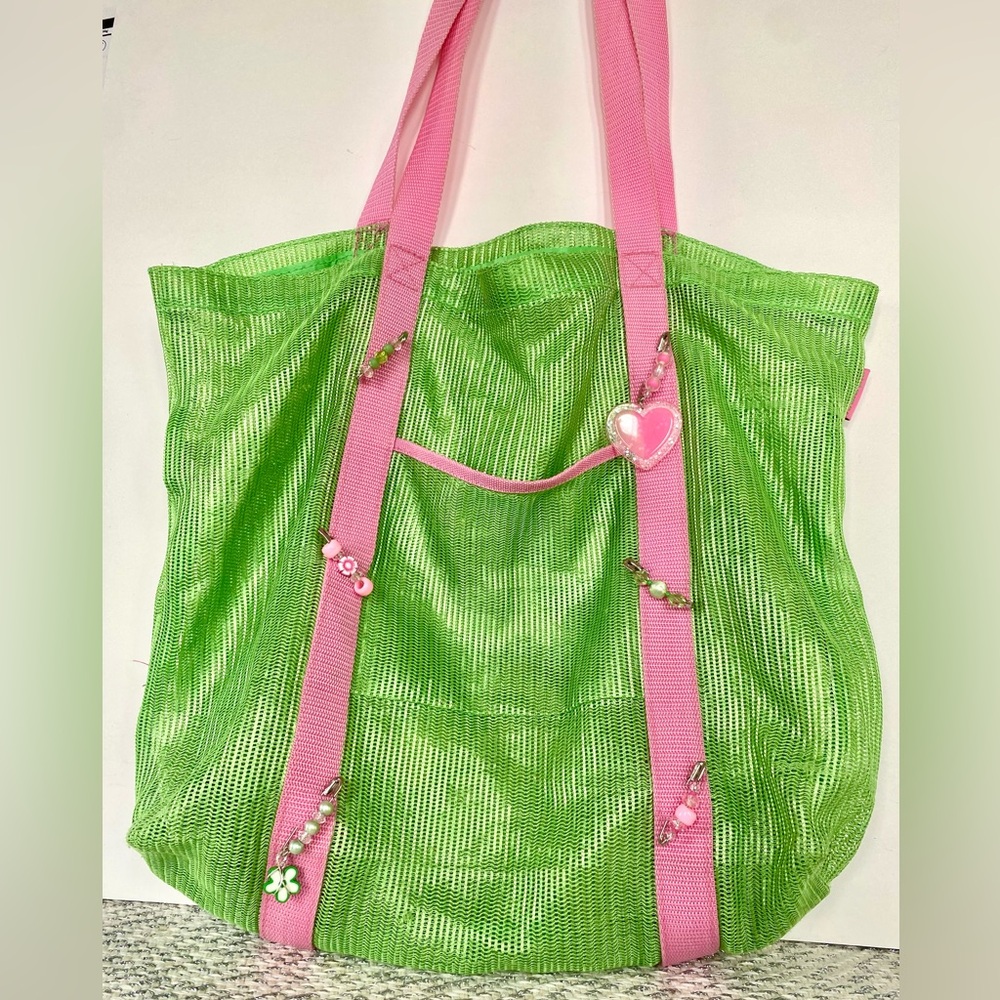 Rare pink and green Old navy tote bag with hand made fashion pins!💚🩷